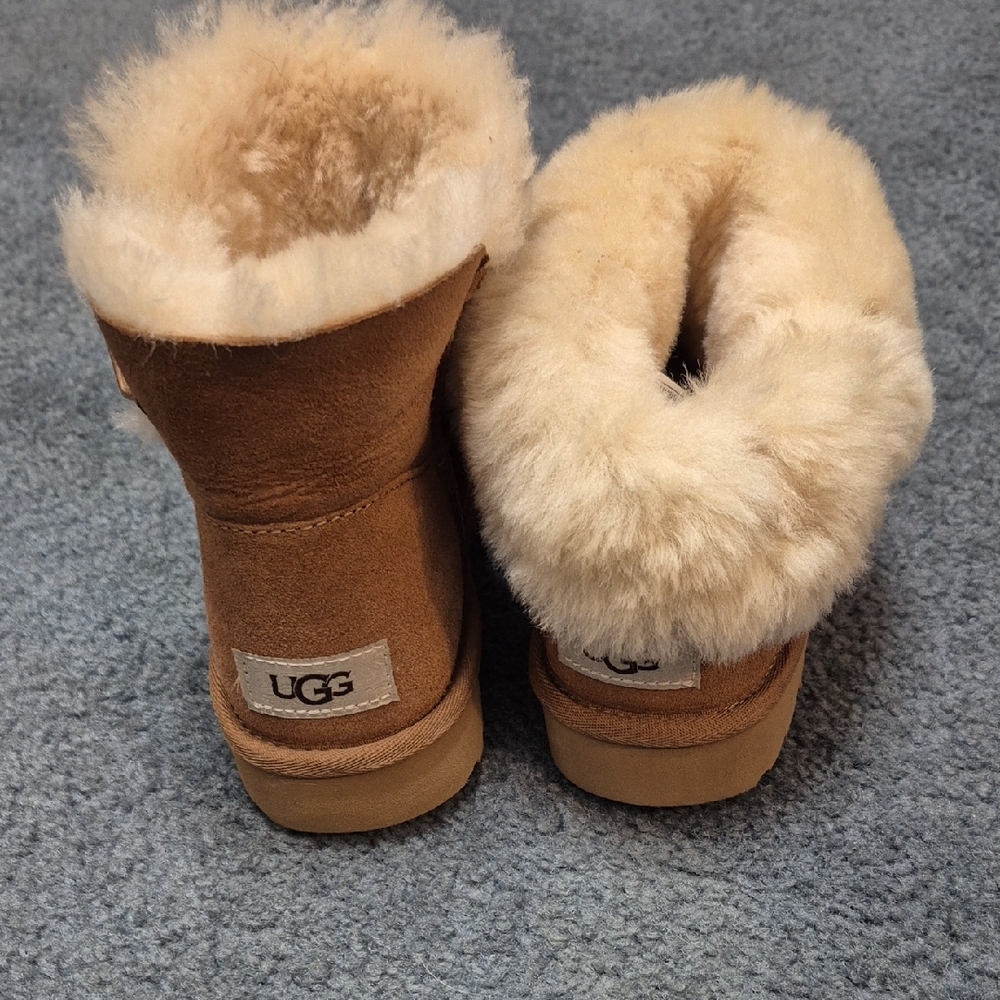 UGG' Cozy Sheepskin Boots - Tan